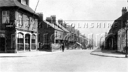 Scunthorpe High Street looking east from Britannia Corner c.1912. 	