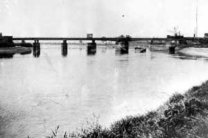 The first bridge over the Trent, Keadbypre-1916 	